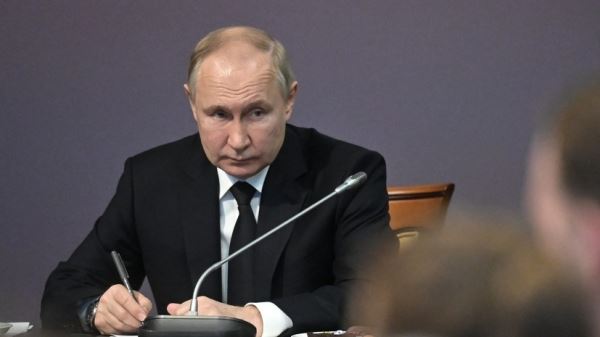 Для защиты бюджета: Путин поручил обновить методику расчёта цены на российскую нефть